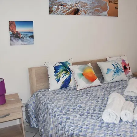 Azzurra Sct Apartment *
